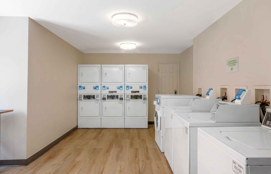 Building Photo - Furnished Studio-Orlando - Convention Ctr - Int'l Drive Area