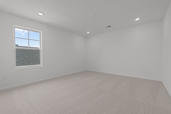 Building Photo - 4 Bedroom/3 Bath Sanford