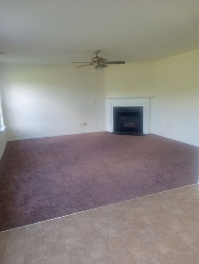 Building Photo - 4 Bedrooms 3.5 Bathrooms FOR RENT