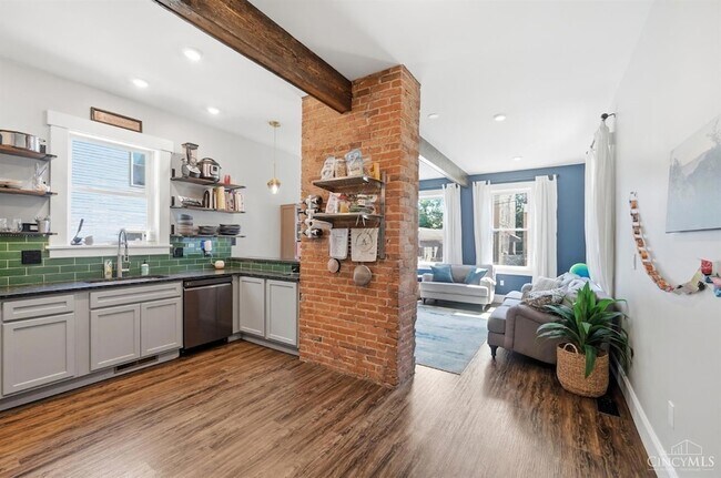 Building Photo - 2931 Cleinview Ave