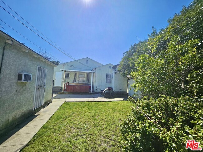 Building Photo - 2211 W 78th Pl