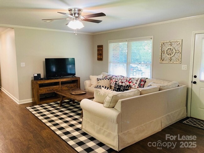 Building Photo - 4969 Moonlite Bay Dr