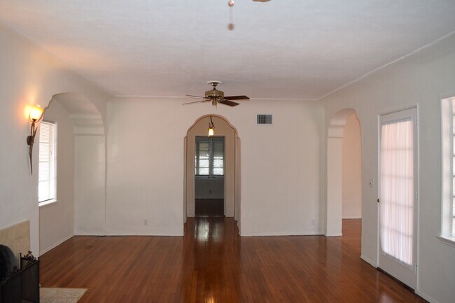 L/R to bed, bath, closet, Dining room - 111 Salamanca Ave