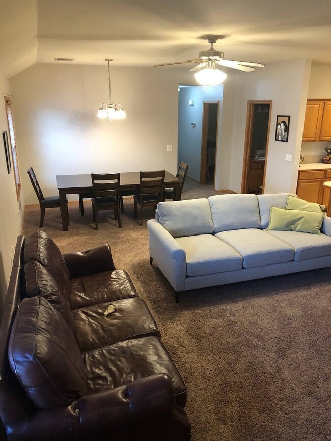 Building Photo - 2203 S Devin Lea St