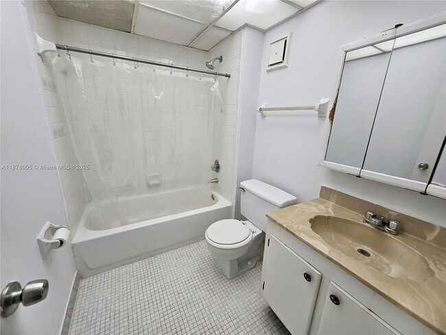 Building Photo - 7820 S Colony Cir