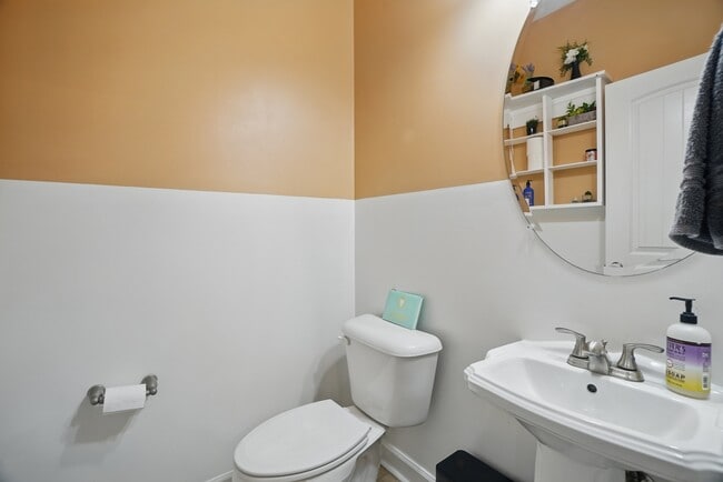 Building Photo - 1524 McNeal Ave