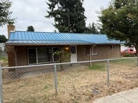 Building Photo - Large Lot 3Bd/2Ba in North Image!