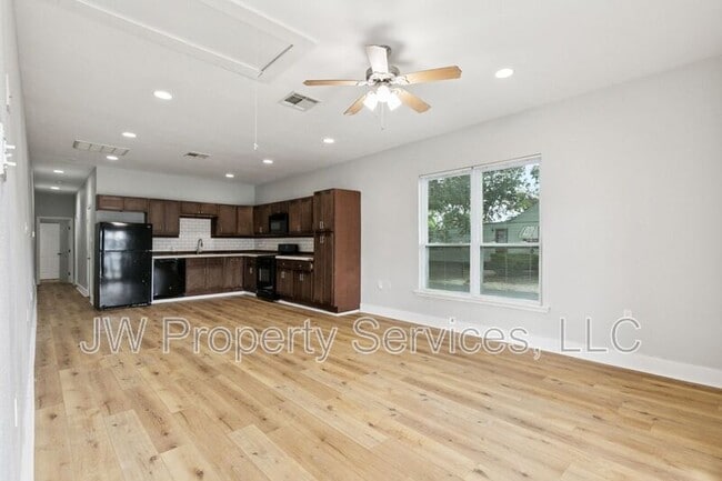Building Photo - 3701 Derbigny St