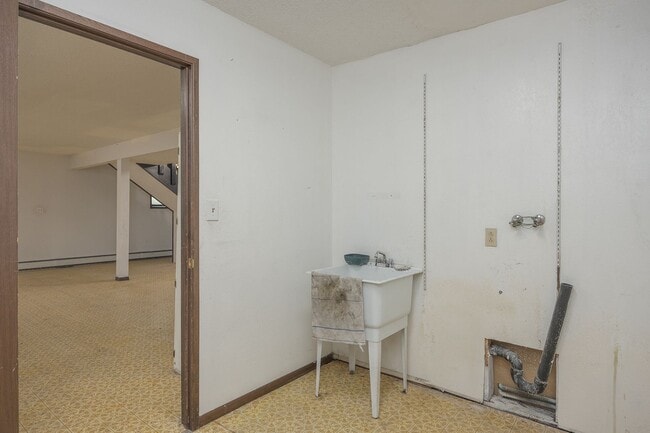 Building Photo - 812 Andrew St