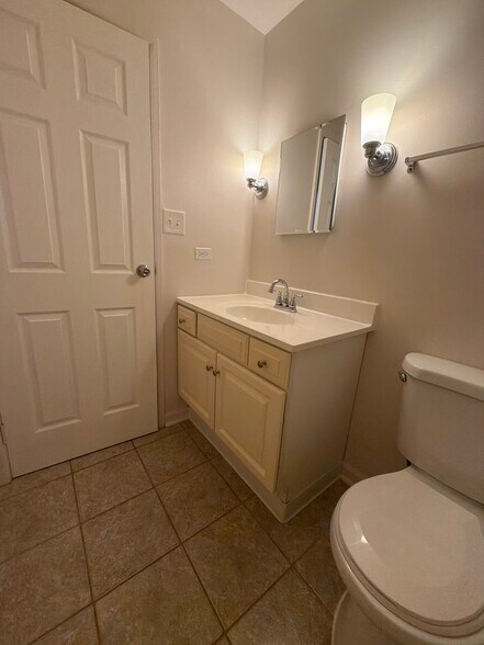 Building Photo - 10S511 Echo Ln