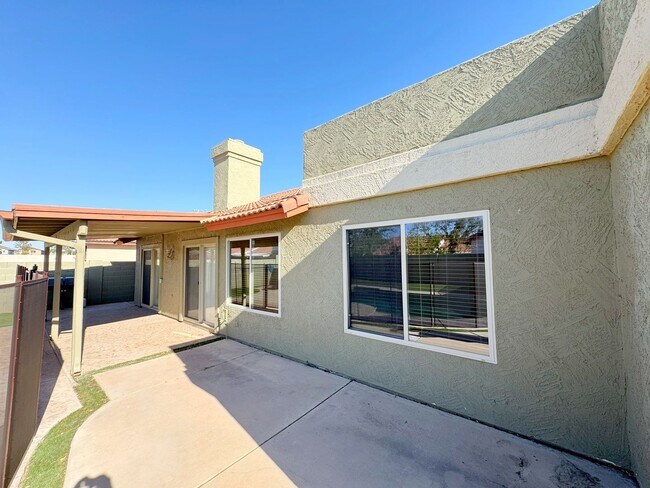 Building Photo - Spacious 4 Bedroom Pool Home in Quiet Cul De Sac