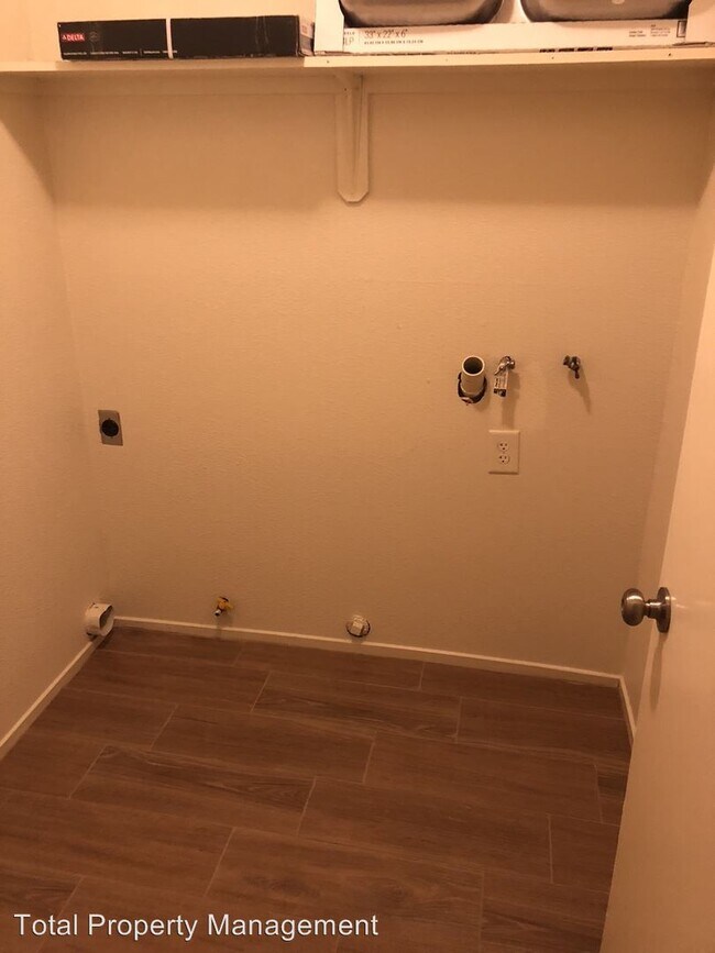 Building Photo - 2 br, 1 bath House - 3532 S. Woodland St.