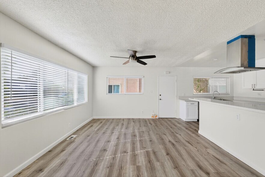 Building Photo - 425 W Regent St