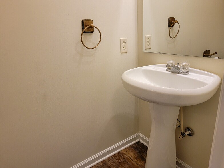 Building Photo - 542 Indian Rock Cir
