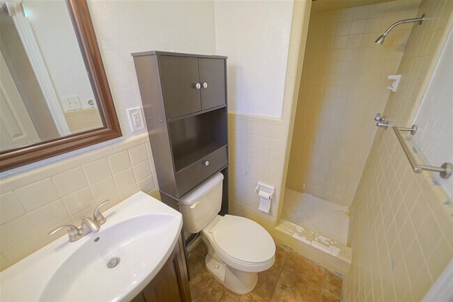 Building Photo - 1804 Skyland Dr