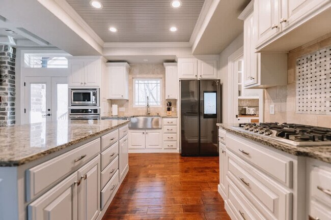 Building Photo - 1906 Almand Dr