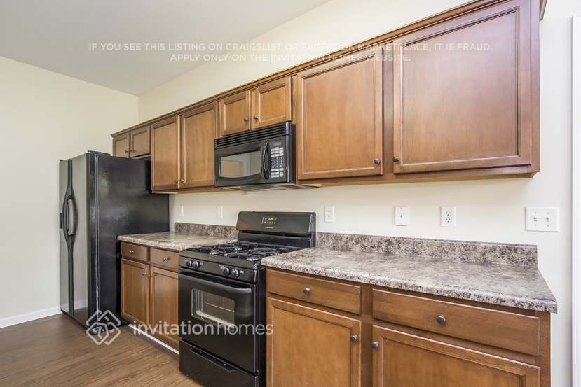 Building Photo - 372 Kyles Cir