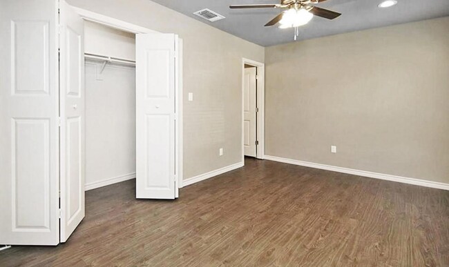 Building Photo - 3804 W Spurgeon St