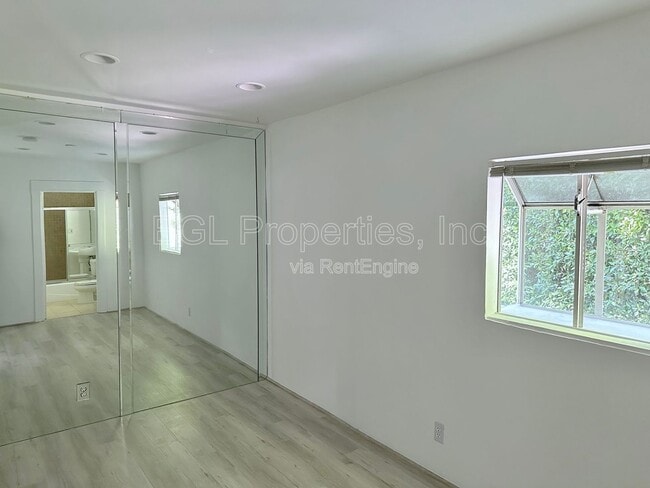 Building Photo - 358 N San Vicente Blvd