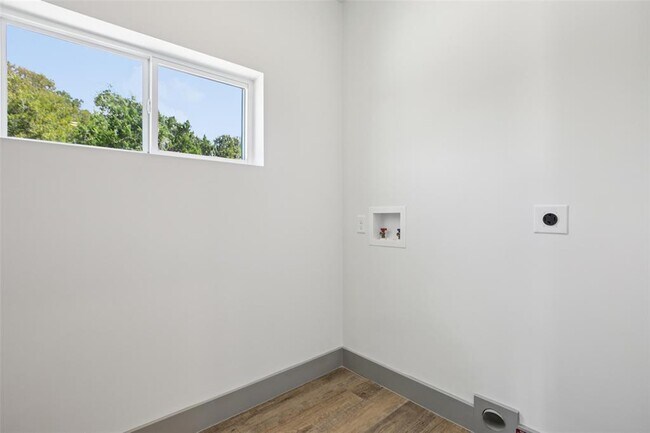 Building Photo - 2450 Wickersham Ln