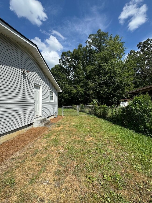 Building Photo - 3/1 House in West Rome $1,195