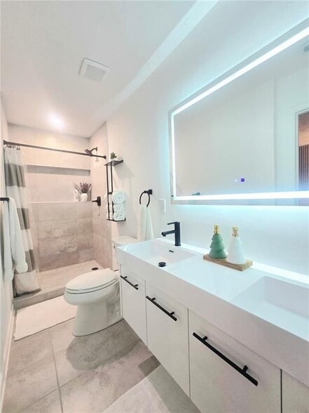 Building Photo - 457 Castleaire Dr SW