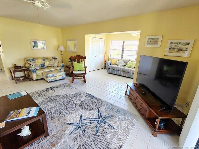 Building Photo - 5211 SE Sea Island Way