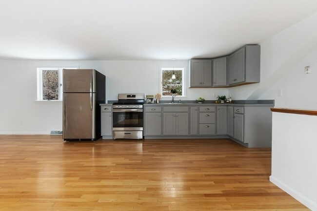 Building Photo - 47 Lake St