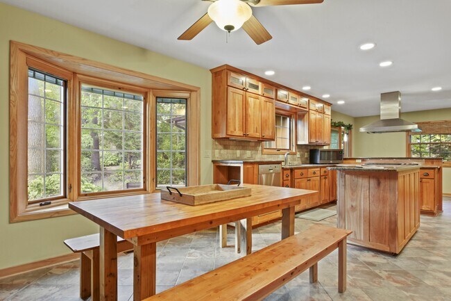 Building Photo - 1889 Paddock Pl