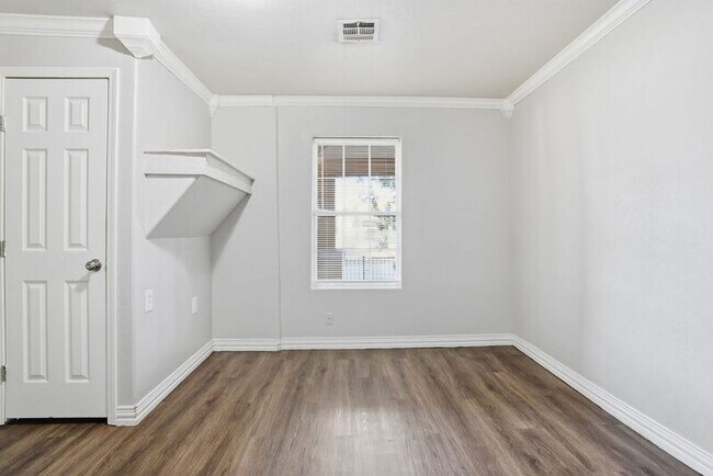 Building Photo - 2514 E Archer St