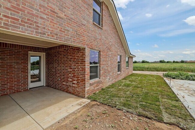 Building Photo - New Construction in City View!