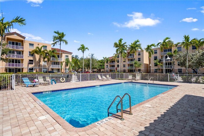 Building Photo - 529 E Sheridan St