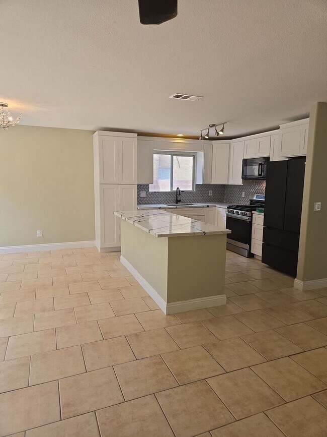 Building Photo - A Fabulous 4 Bedroom Home in Peccole Ranch
