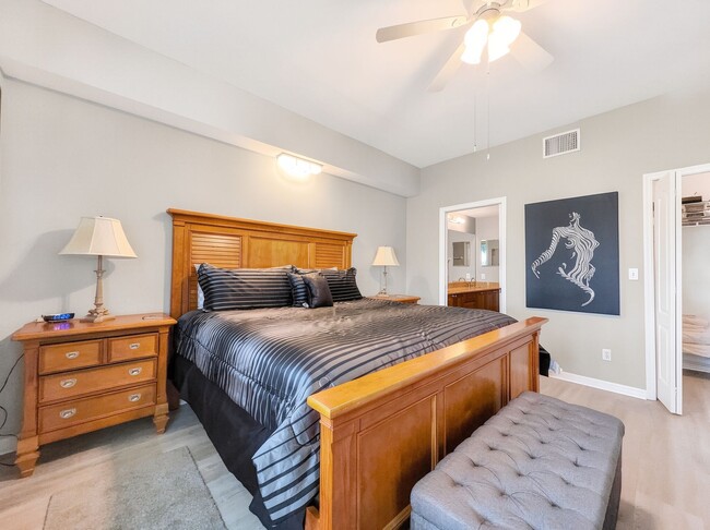 Building Photo - Beautifully furnished 2BR/2BA first-floor condo