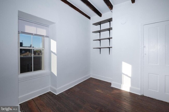 Building Photo - 633 N 3rd St