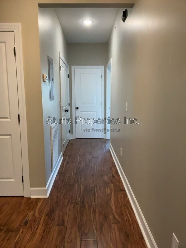 Building Photo - 145 Bruin Dr