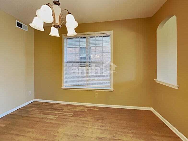 Building Photo - 8739 Overcup Oaks Dr