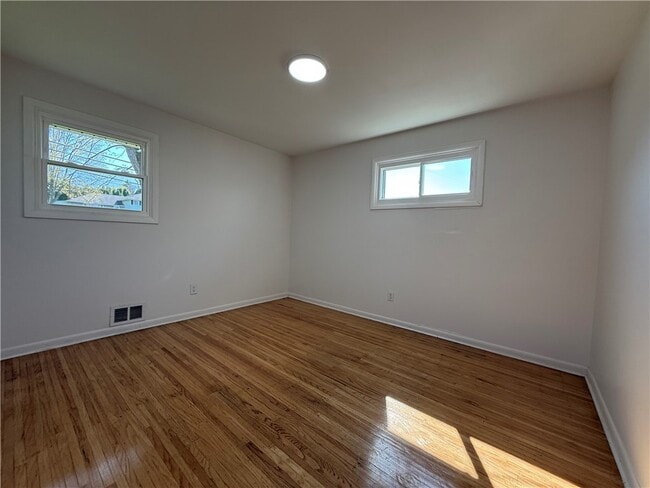 Building Photo - 1656 Jefferson Rd