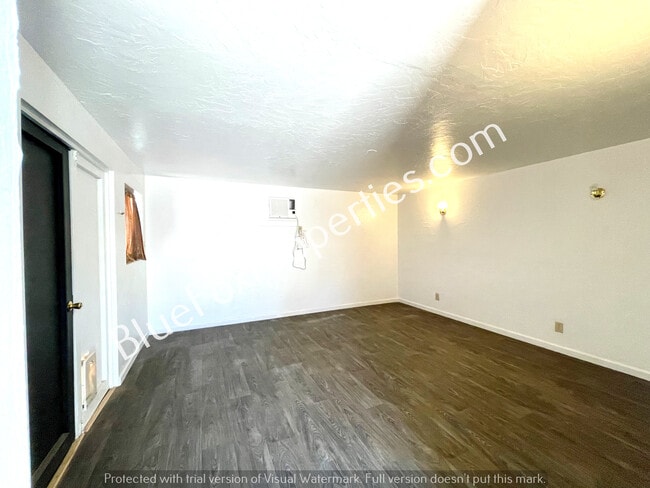 Building Photo - 4532 E 16th St