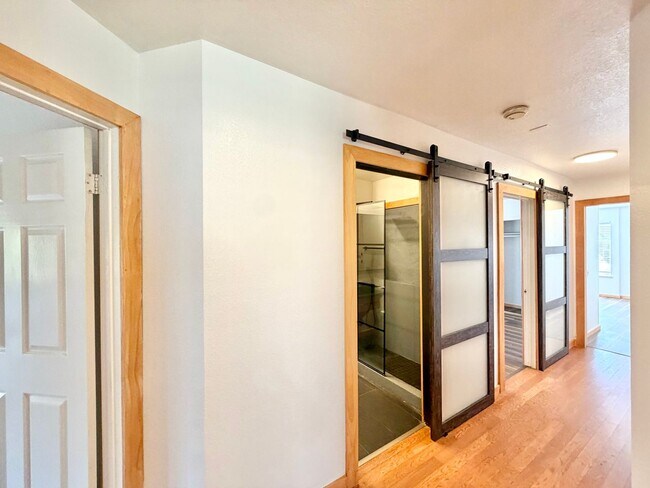 Building Photo - Recently Remodeled 3 Bedroom 2 Bathroom Corner Lot Home Move-in Ready
