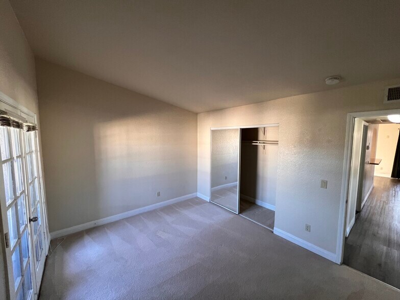 Building Photo - 3011 Sunfish Dr