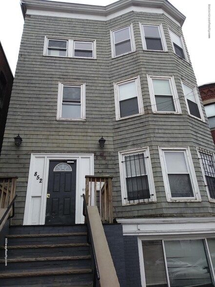 Primary Photo - 852 Huntington Ave