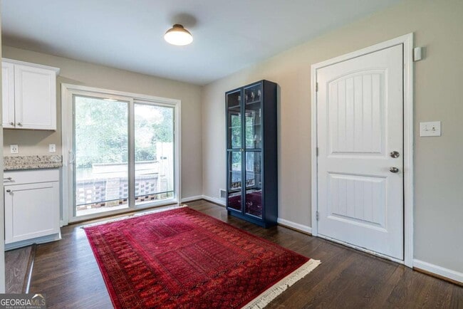 Building Photo - 2439 Parkland Dr