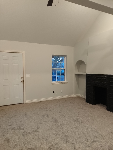 Building Photo - 126 S Green St