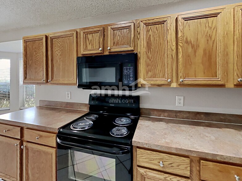 Building Photo - 503 Tree Shore Dr