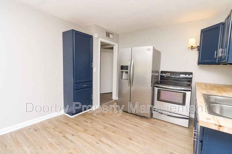 Building Photo - 3600 Oakland Ter