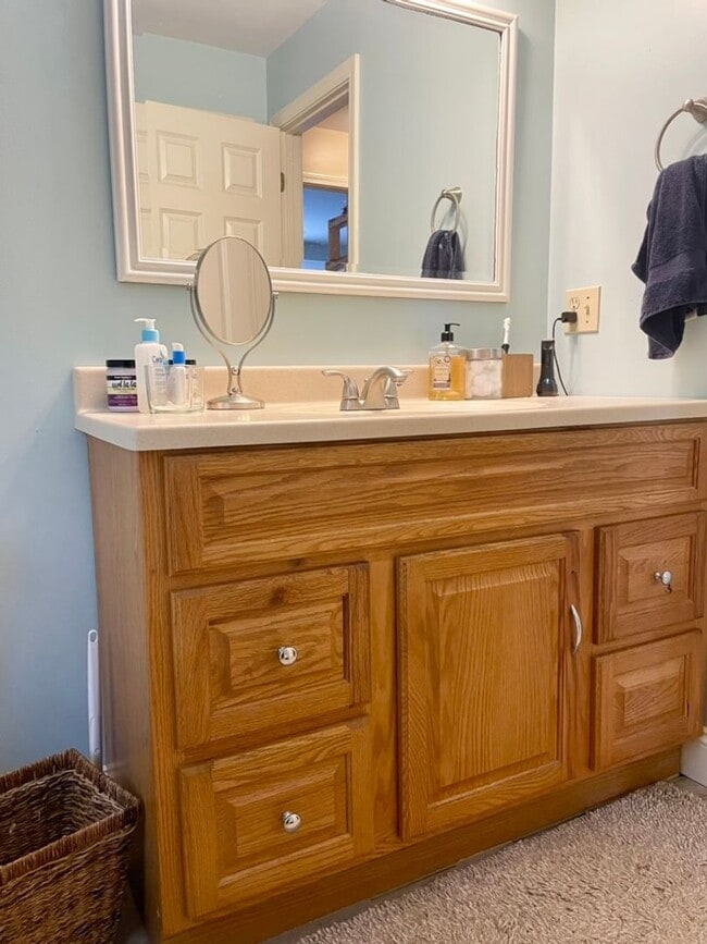 Building Photo - Sublet available now to May. Stunning 5 be...