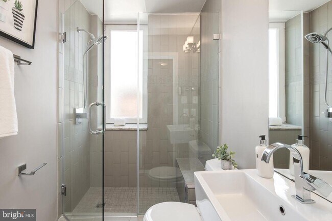 Building Photo - 51 Randolph Pl NW