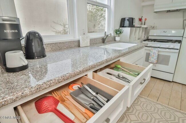 Building Photo - 1637 Malcolm Ave