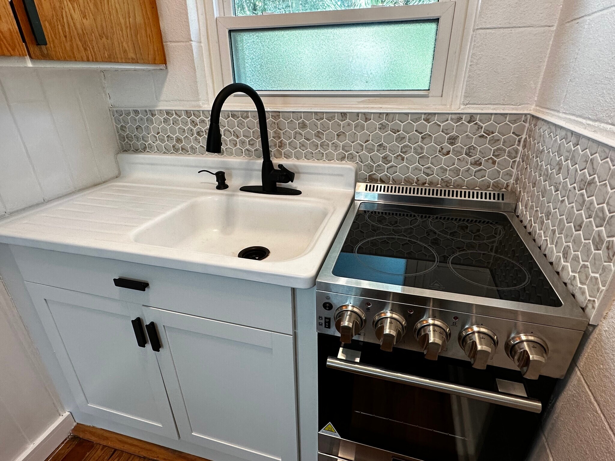Farmhouse sink - 236 W Michigan Ave